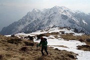 48 Passaggio alla Baita Venturosa (del Giacom) con vista in Cancervo